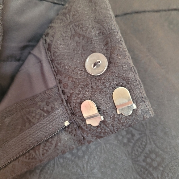 LORD and Taylor Black Cropped Patterned Pants - Picture 7 of 9